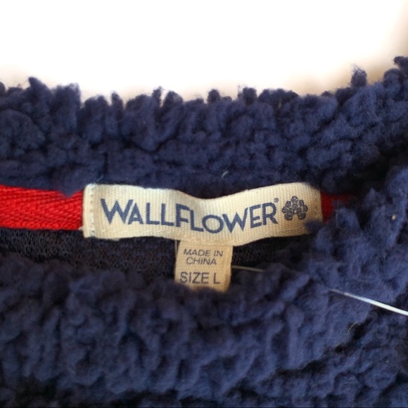 Wallflower Fuzzy Christmas Kitten Sweatshirt Large - Picture 5 of 7